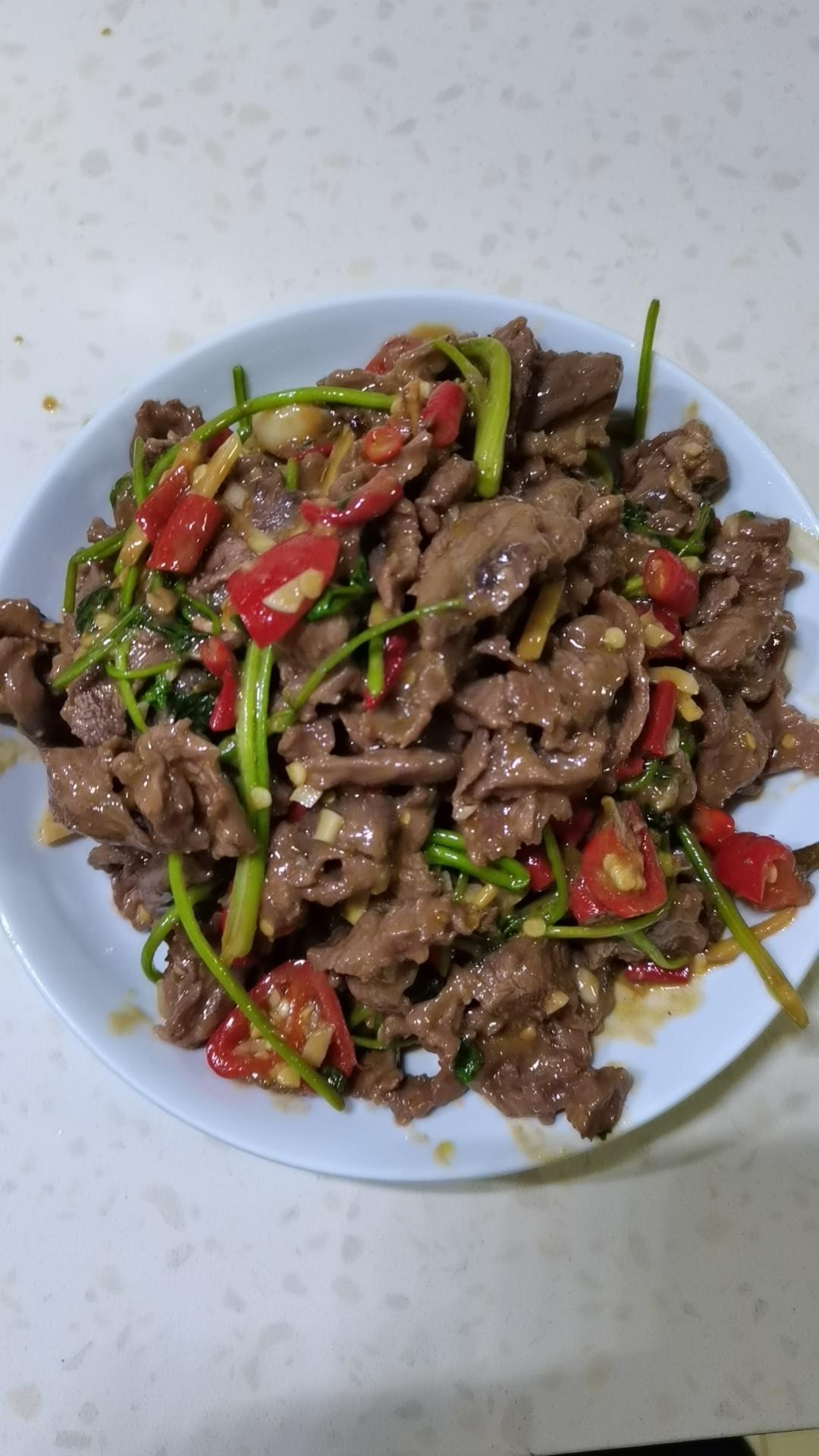 小炒黄牛肉，肉嫩味香！太好吃了简直是米饭杀手！