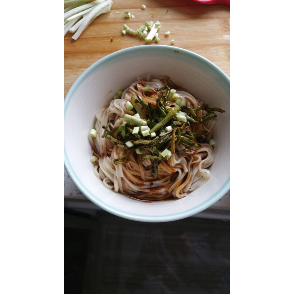 葱油拌面Spring Onion Noodles