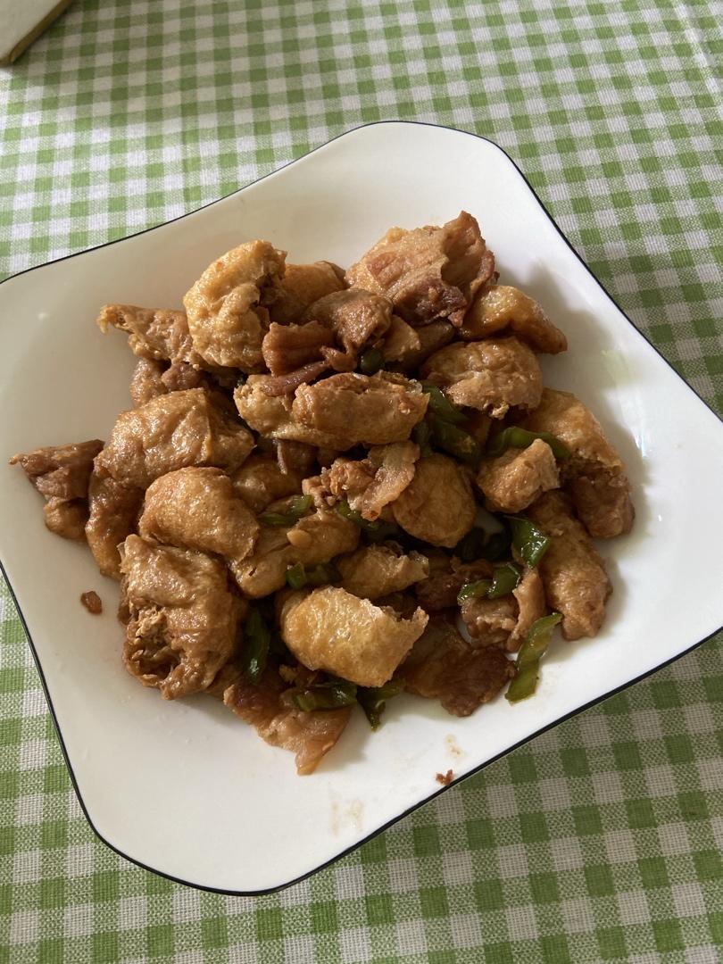 豆腐泡（油豆腐）炒肉