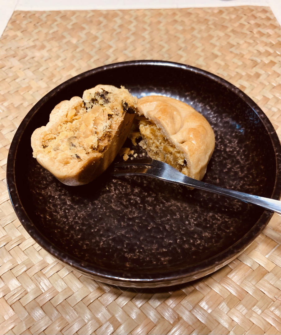 咸蛋黄肉松海苔月饼