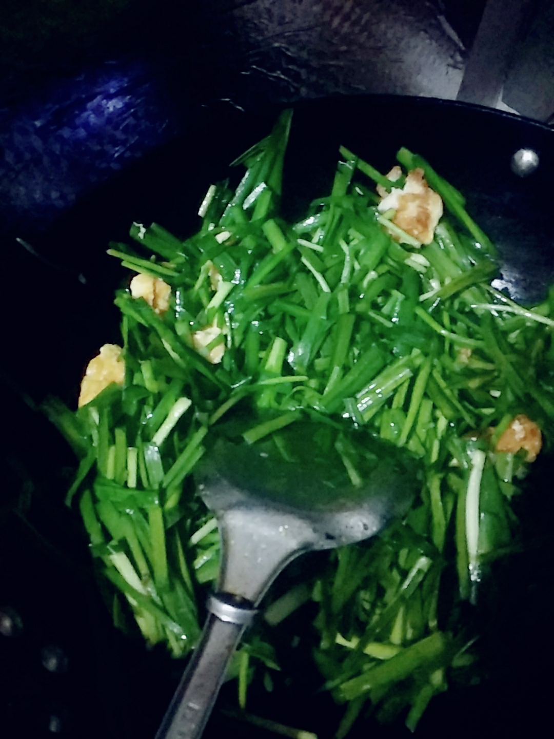 清淡健康的韭菜炒鸡蛋的做法 步骤4