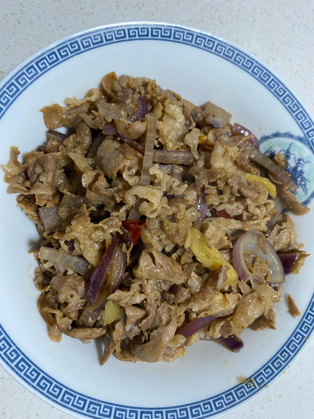 鲜香洋葱炒羊肉片（超简单 厨房小白也可以做的好吃 重在火候变化和发挥每一种食材的味道）