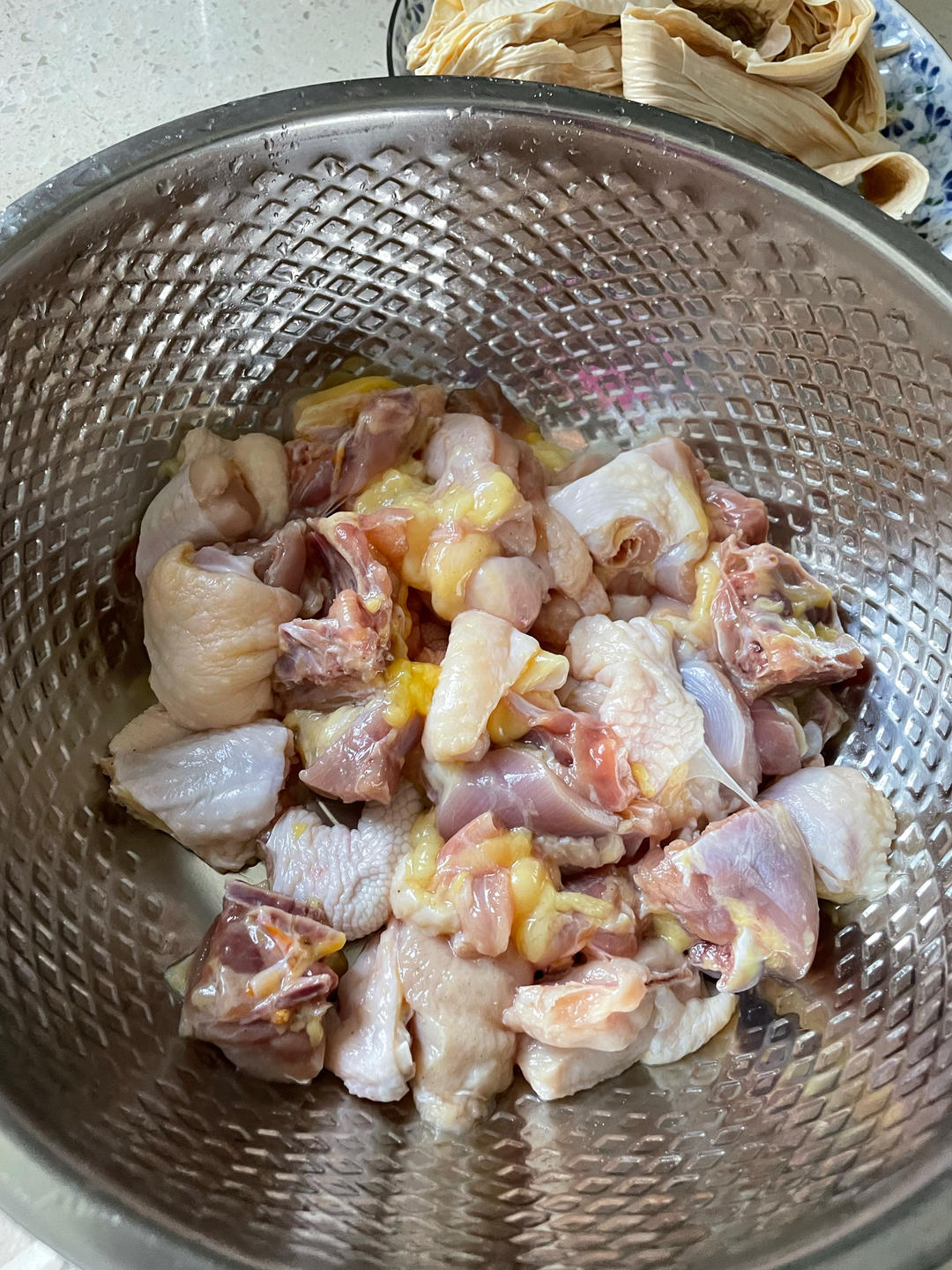 厨师长教你：“三杯鸡”的家常做法，汁香味浓，鲜嫩爽滑