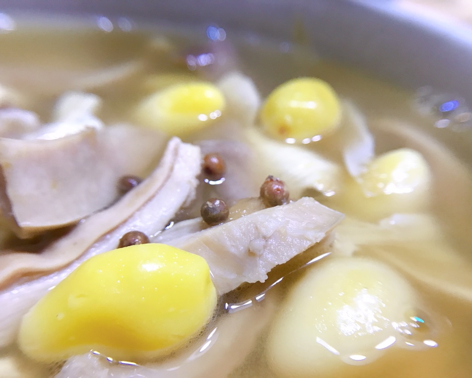 【樉樉的小厨房】腐竹白果猪肚汤 小美版的做法