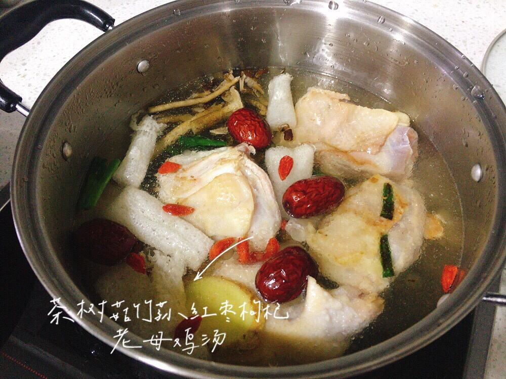 茶树菇土鸡汤