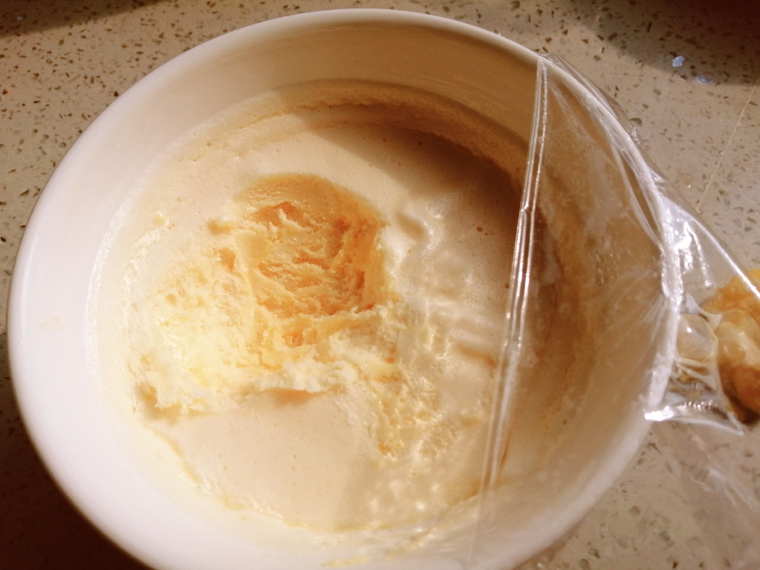 家庭简版冰淇淋 只需要蛋和糖的做法