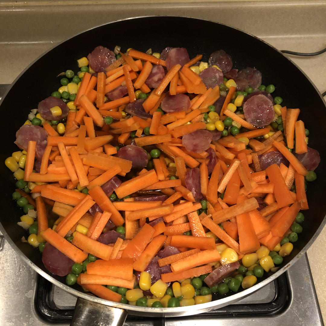 玉米青豆胡萝卜虾仁、玉米青豆胡萝卜腊肠