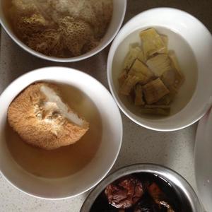 菌菇笋干汤的做法 步骤1