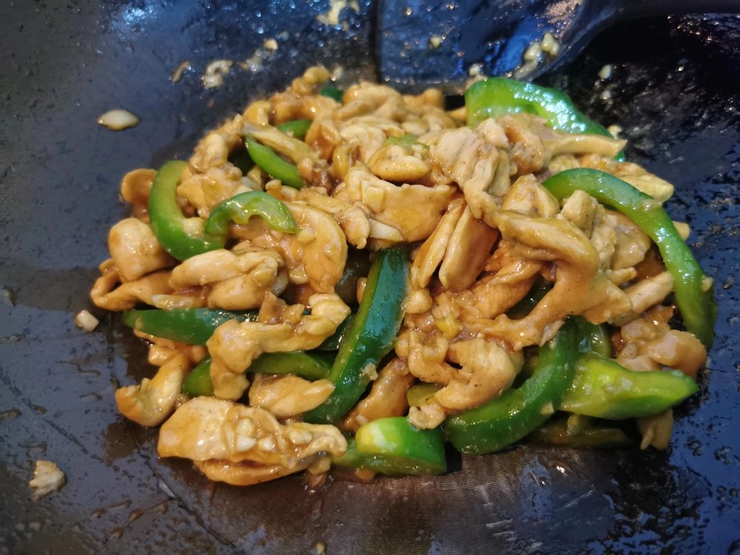 巨好吃的青椒炒鸡胸肉丝，超下饭
