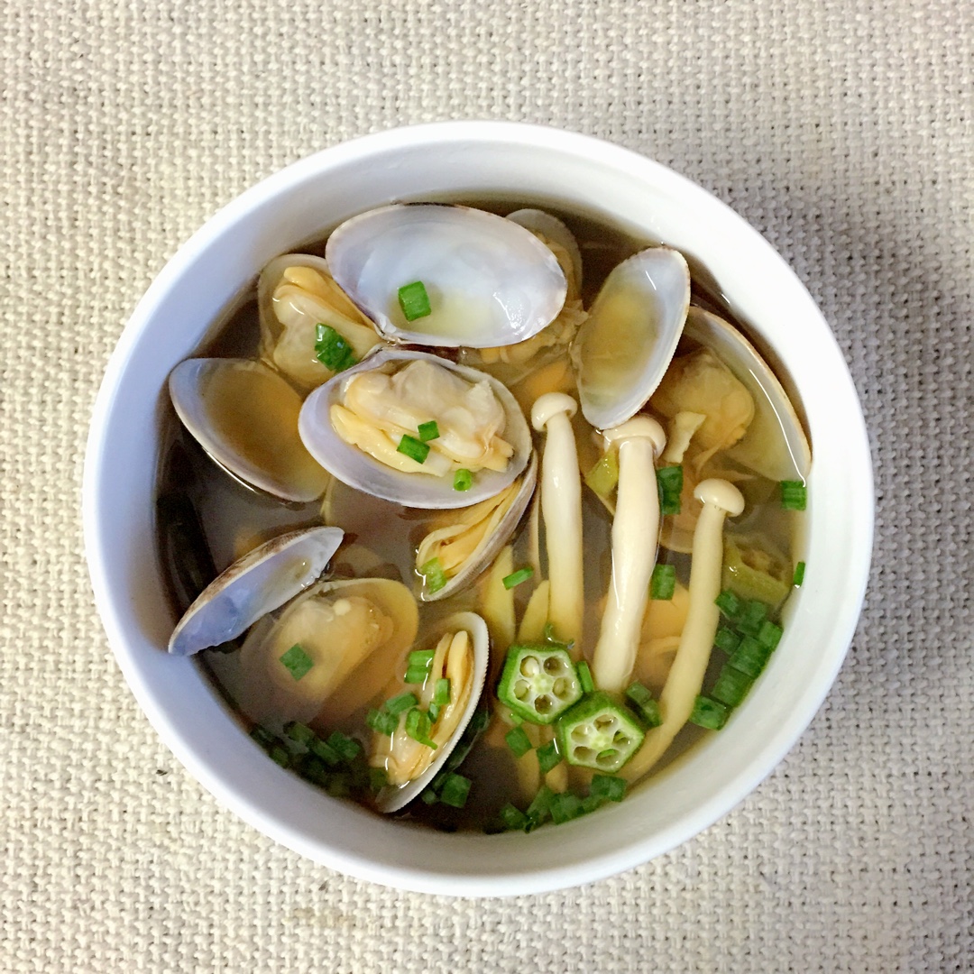 蛤蜊菌菇汤