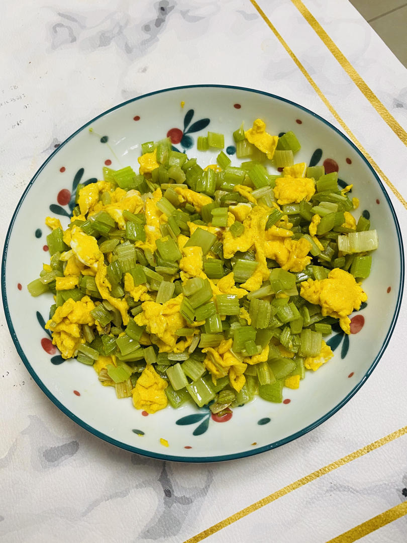 芹菜炒鸡蛋