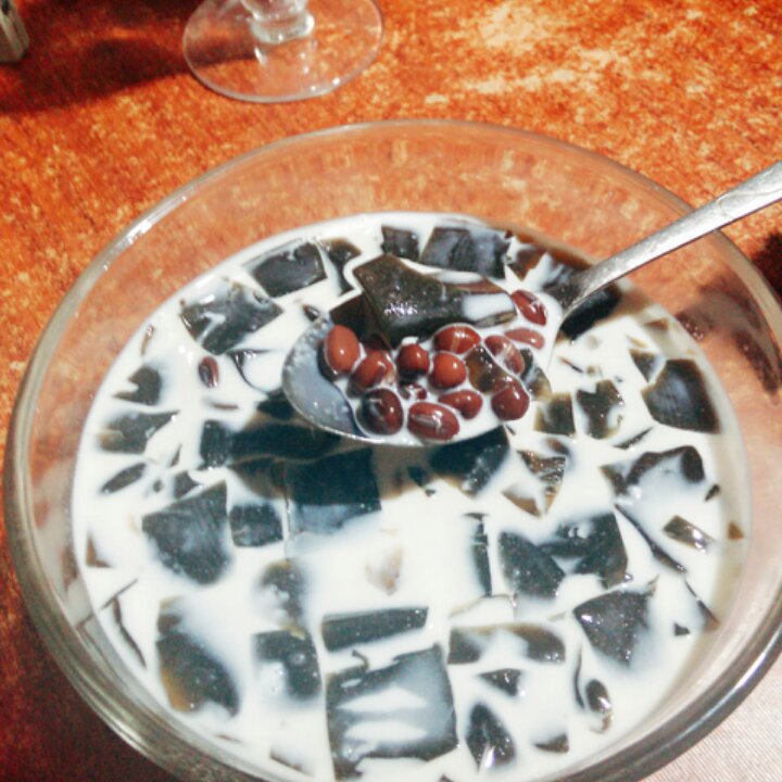 红豆牛奶龟苓膏