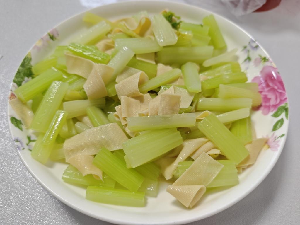 芹菜炒腐竹