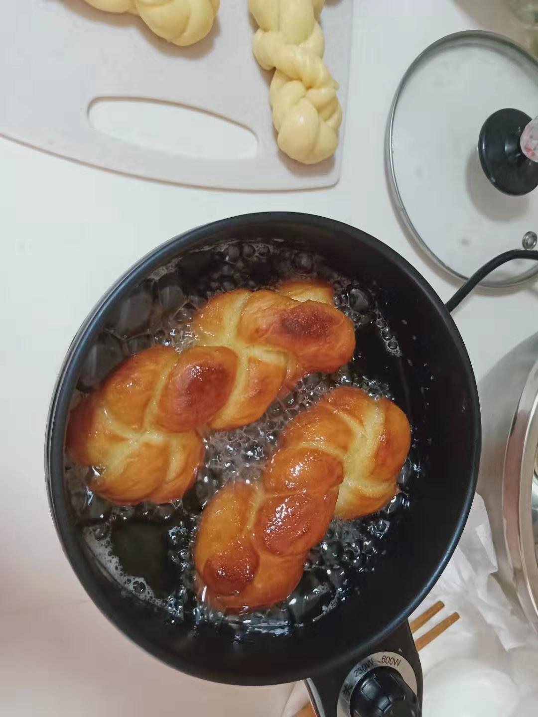 奶香蜂蜜小麻花的做法