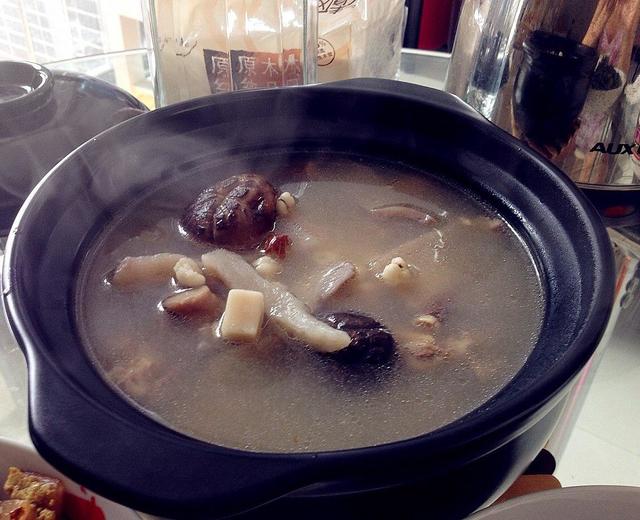 淮山茯苓薏米猪骨汤