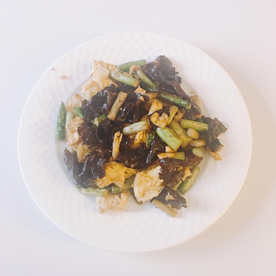 芦笋木耳炒鸡蛋