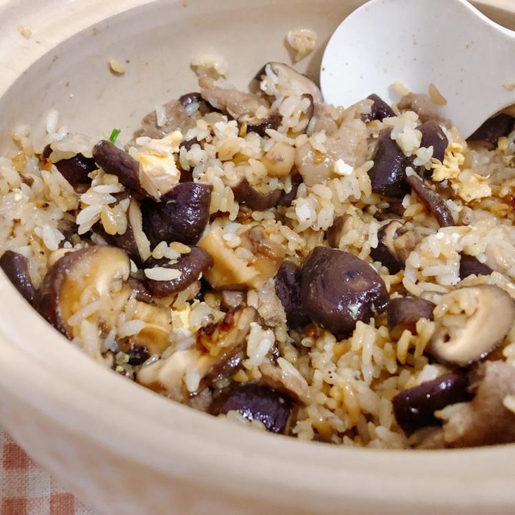 煲仔饭，从零到一教你做（内附香菇滑鸡和牛肉煲仔饭做法）