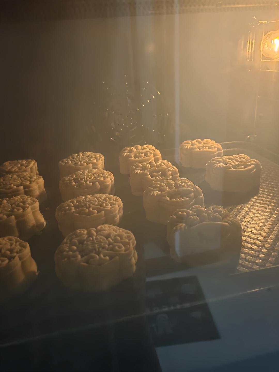 广式莲蓉蛋黄月饼/久吃不厌的经典组合