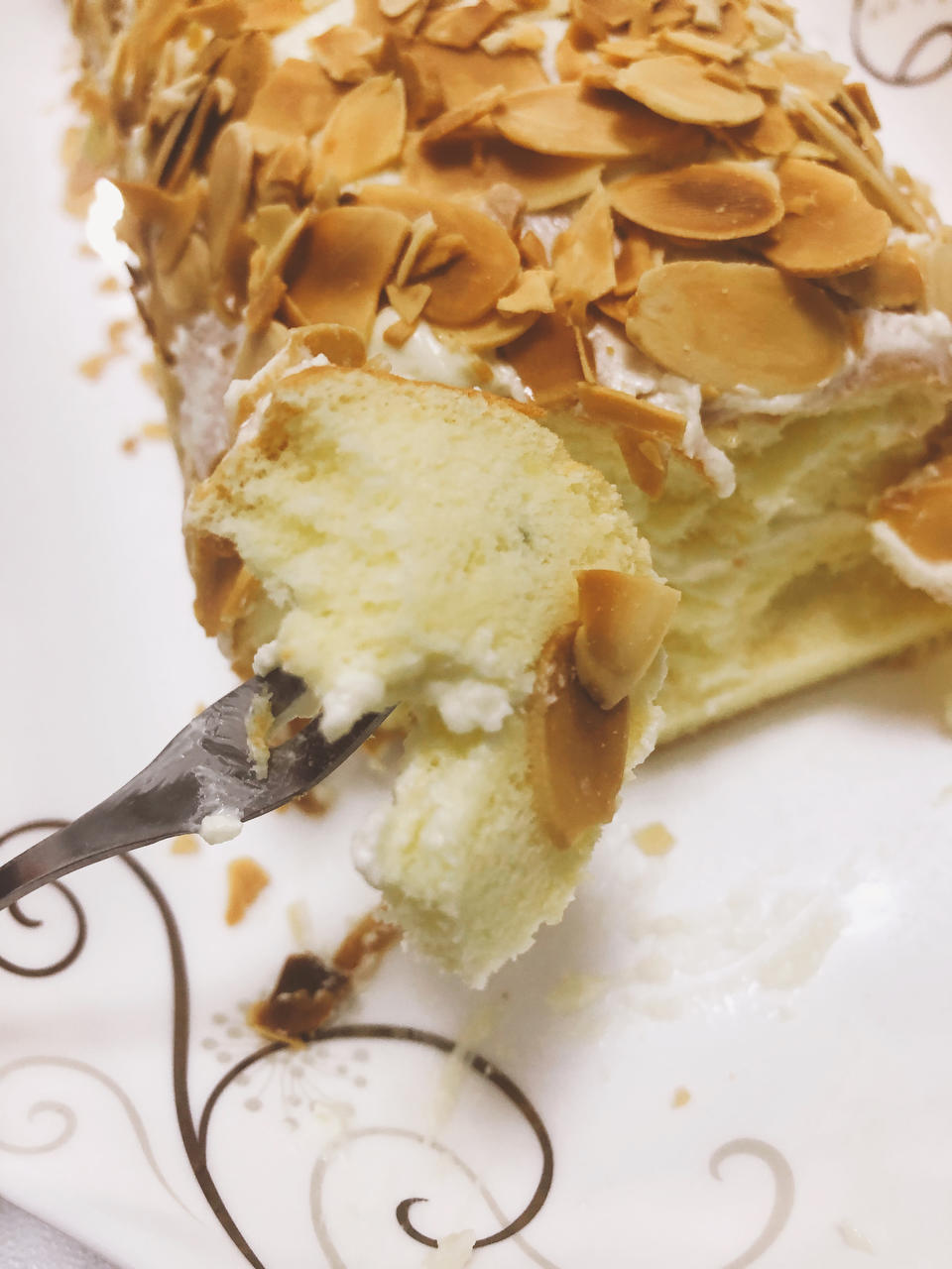 老式咸奶油杏仁蛋糕卷