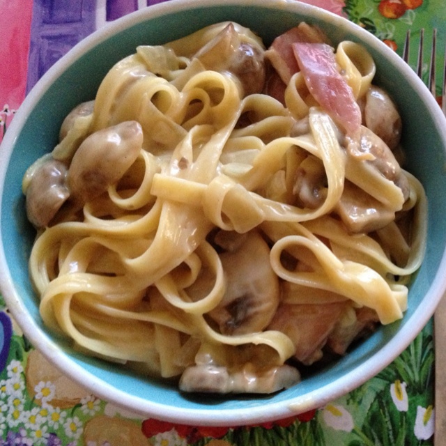 白蘑菇奶油培根意面