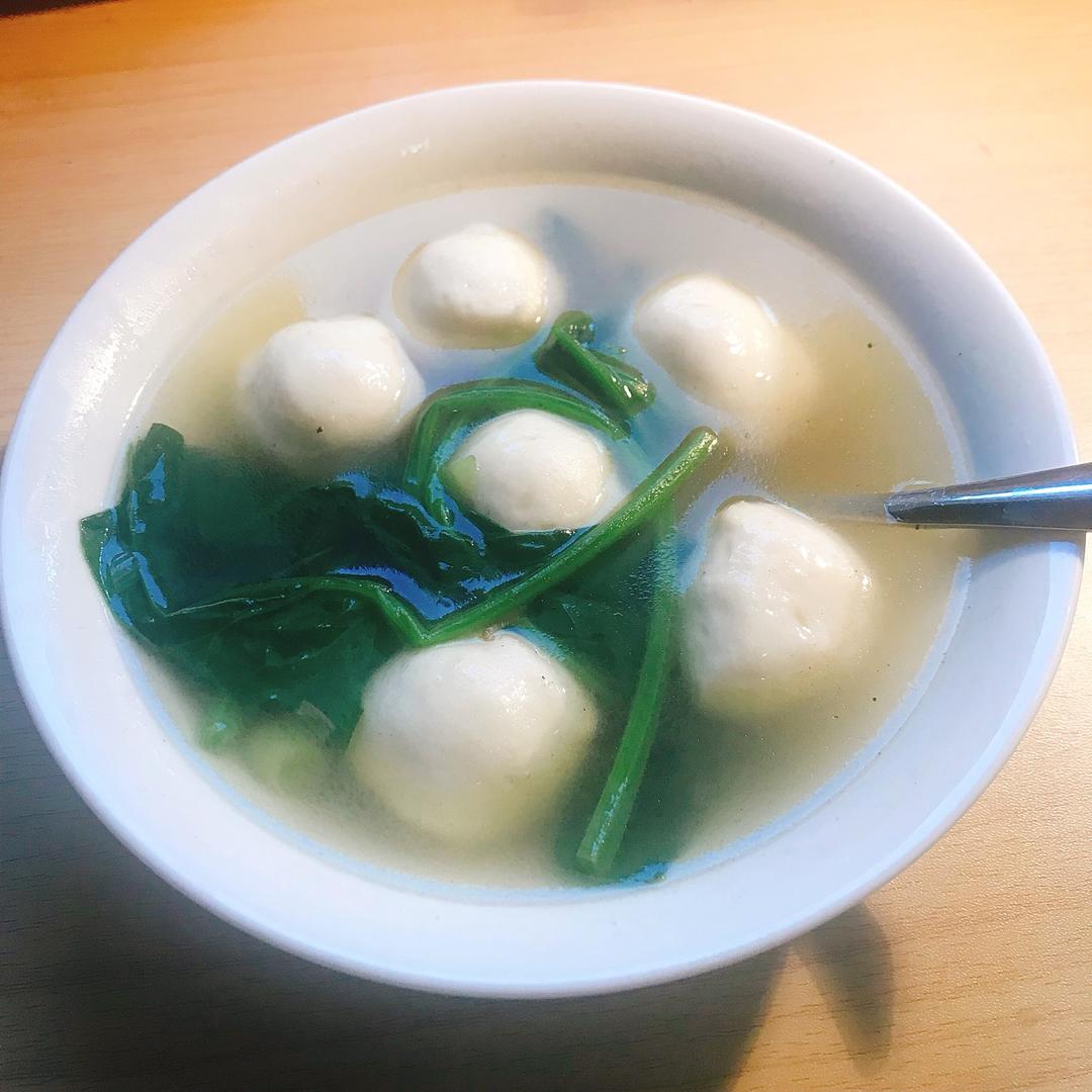 雪酿流霞做的菠菜鱼丸汤
