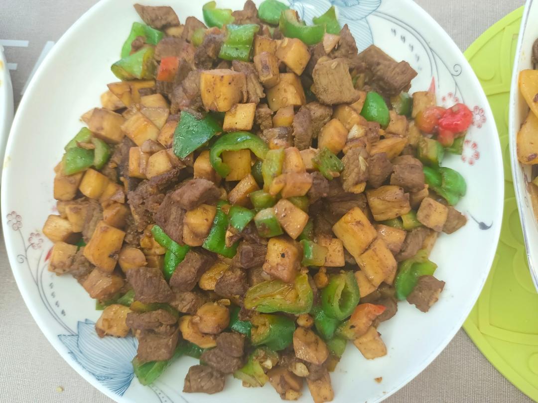 黑椒杏鲍菇牛肉粒