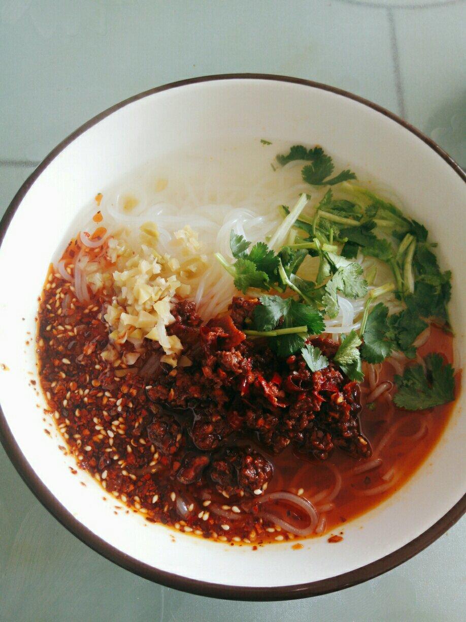 肉酱米粉