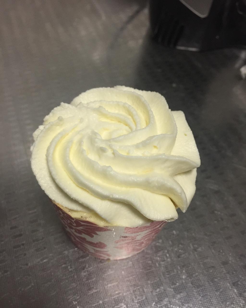 鲜奶油戚风杯子蛋糕（纸杯蛋糕）