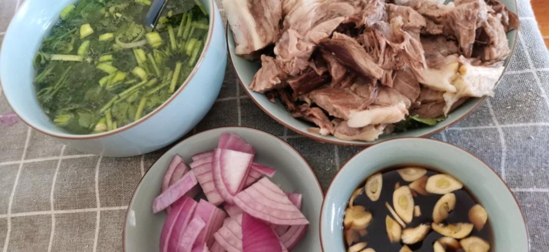 宁夏手抓羊脖子