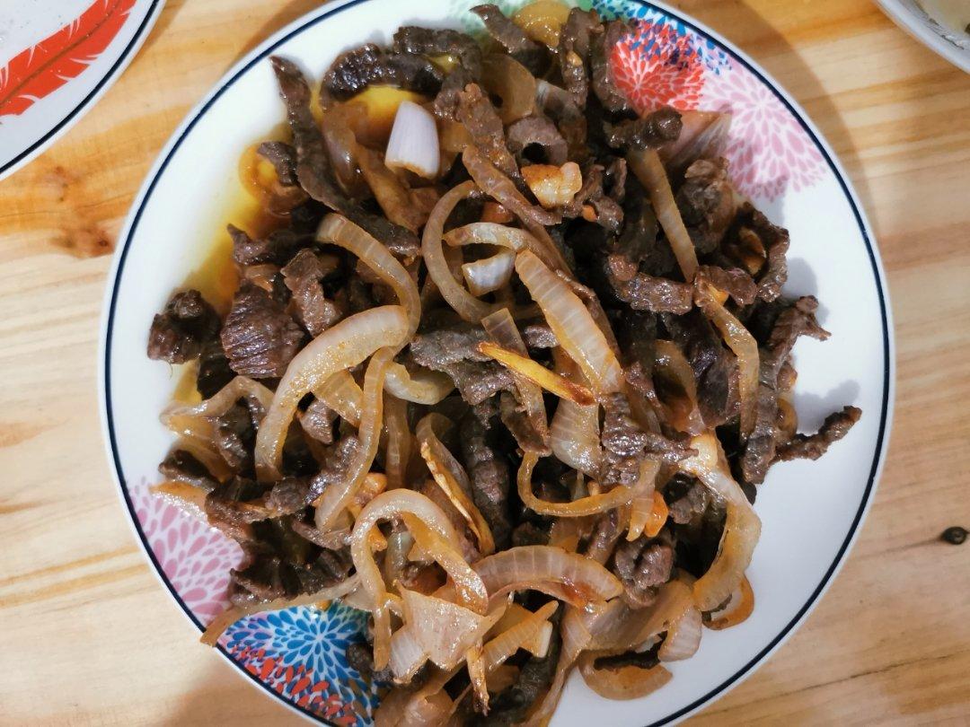 孜然洋葱炒牛肉粒