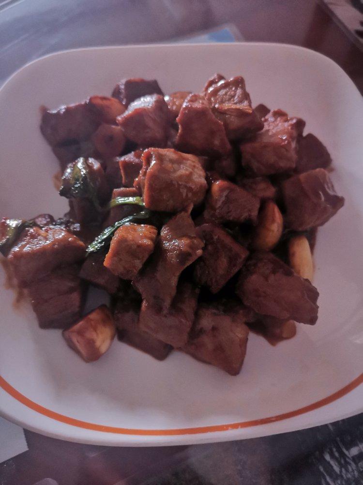 听起来就很好吃的黑椒蒜子牛肉粒