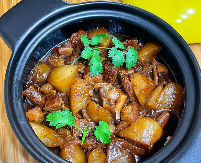 广式牛腩煲的做法