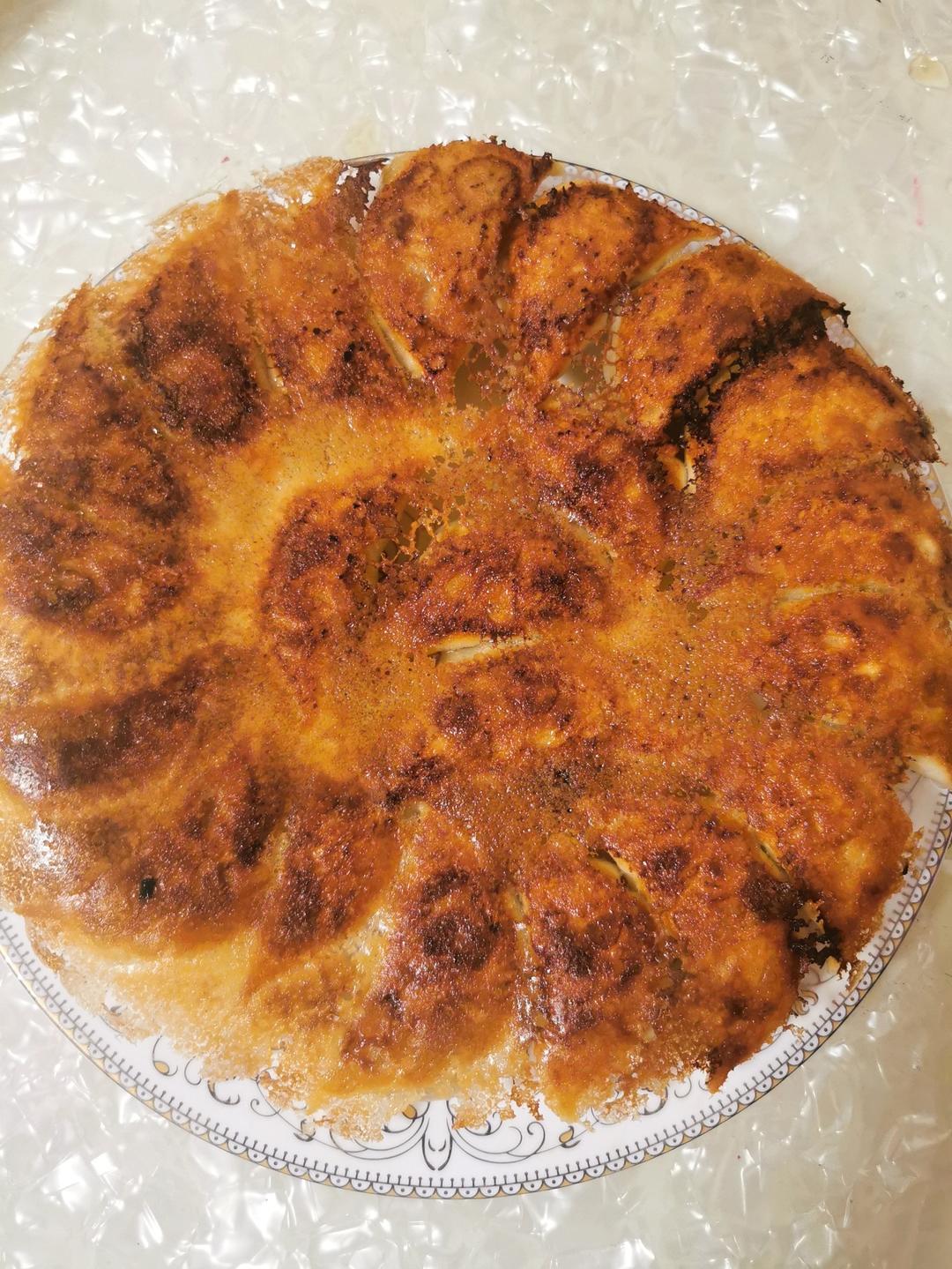 2020.7.20记录晚餐  一不小心被做成了锅贴的「素三鲜饺子」