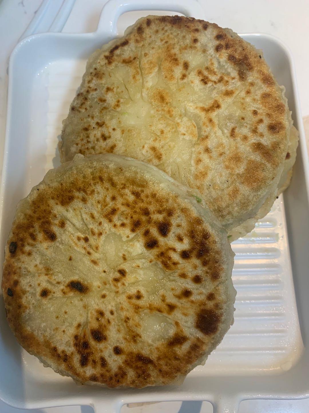 东北酸菜猪肉馅饼