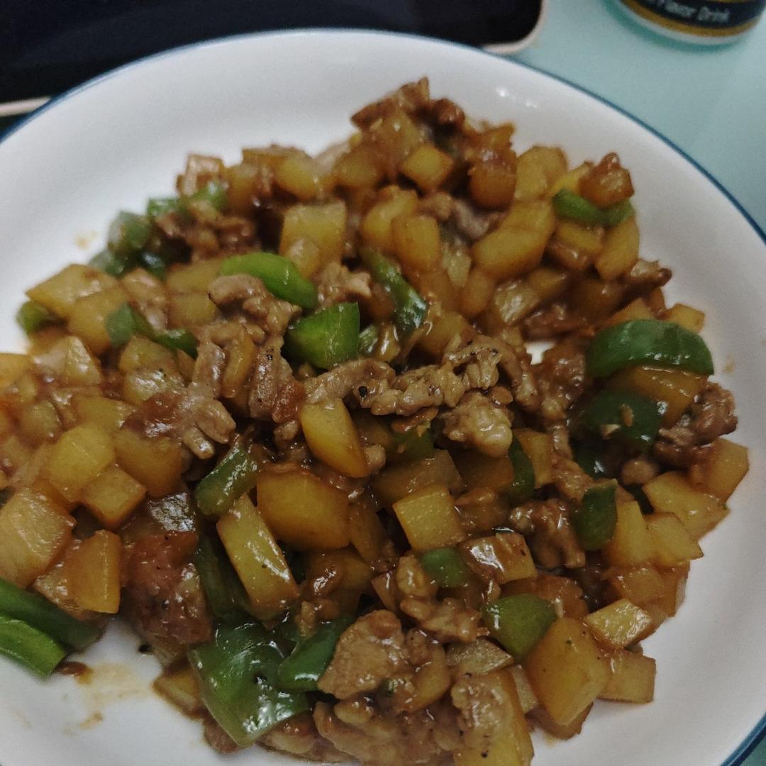 超级好吃简单的土豆丁炒肉