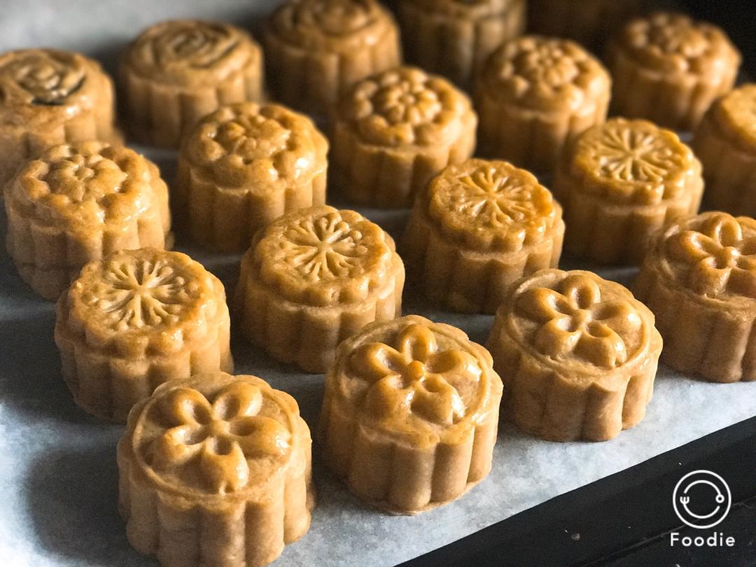 广式月饼——蛋黄莲蓉月饼