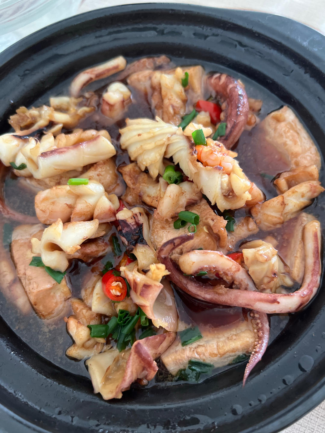 鲜虾鱿鱼豆腐煲