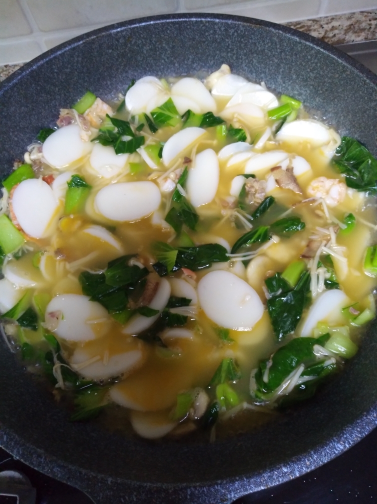 海鲜菌菇年糕汤