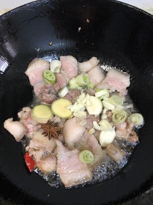 猪肉炖油豆角，土豆的做法 步骤3