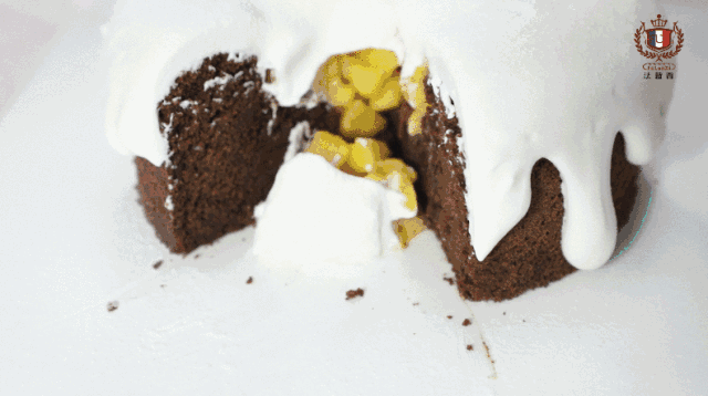 我照着雪屋的样子研发了一个雪盖蛋糕哈哈~的做法