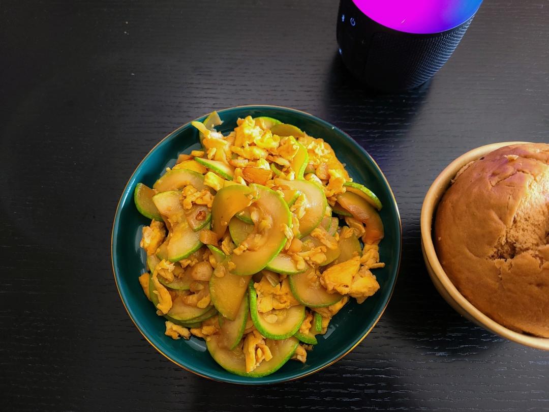 西葫芦炒鸡蛋(从不修图，拒绝夸张)