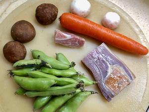 蚕豆咸肉焖饭的做法 步骤1