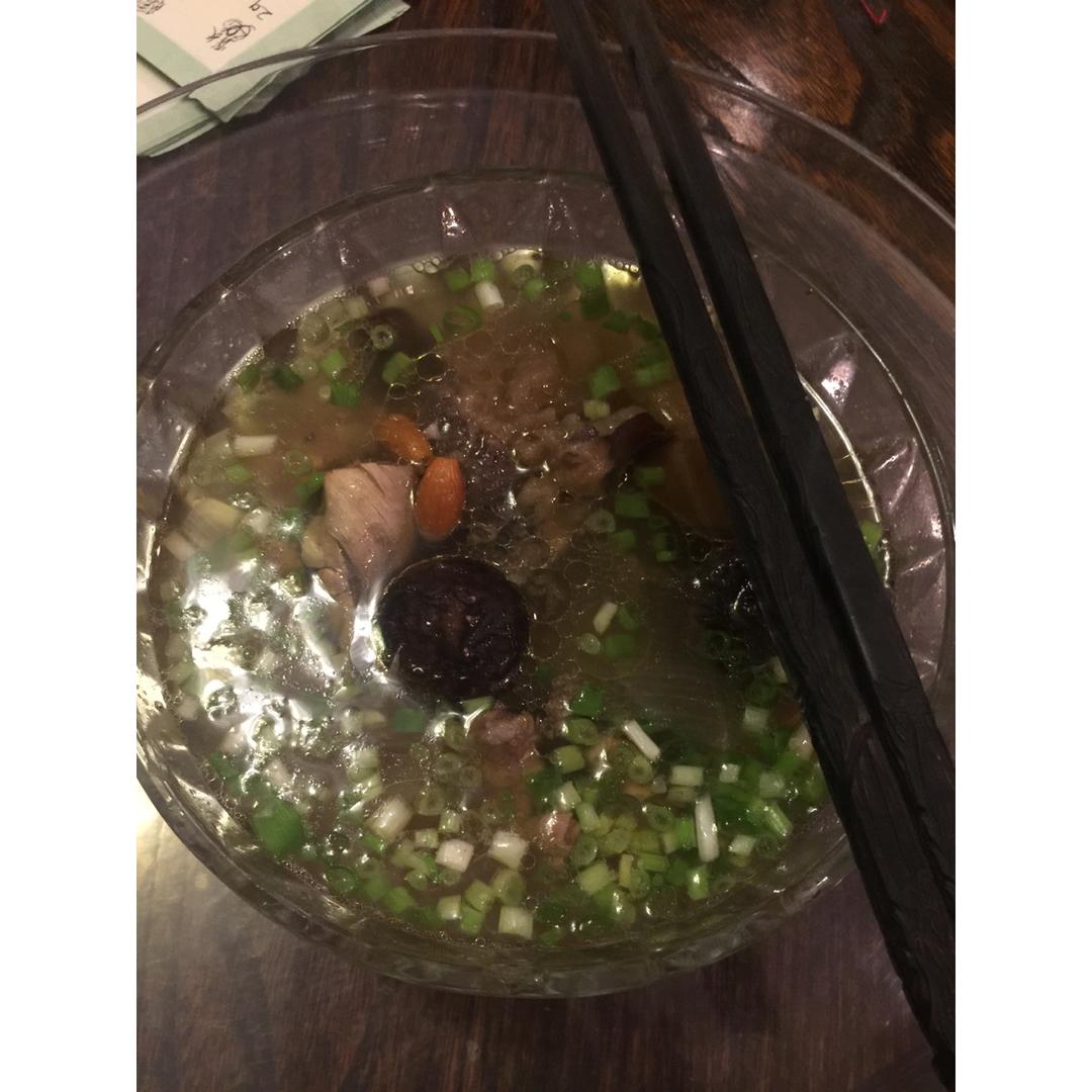 枸杞红枣乌鸡汤