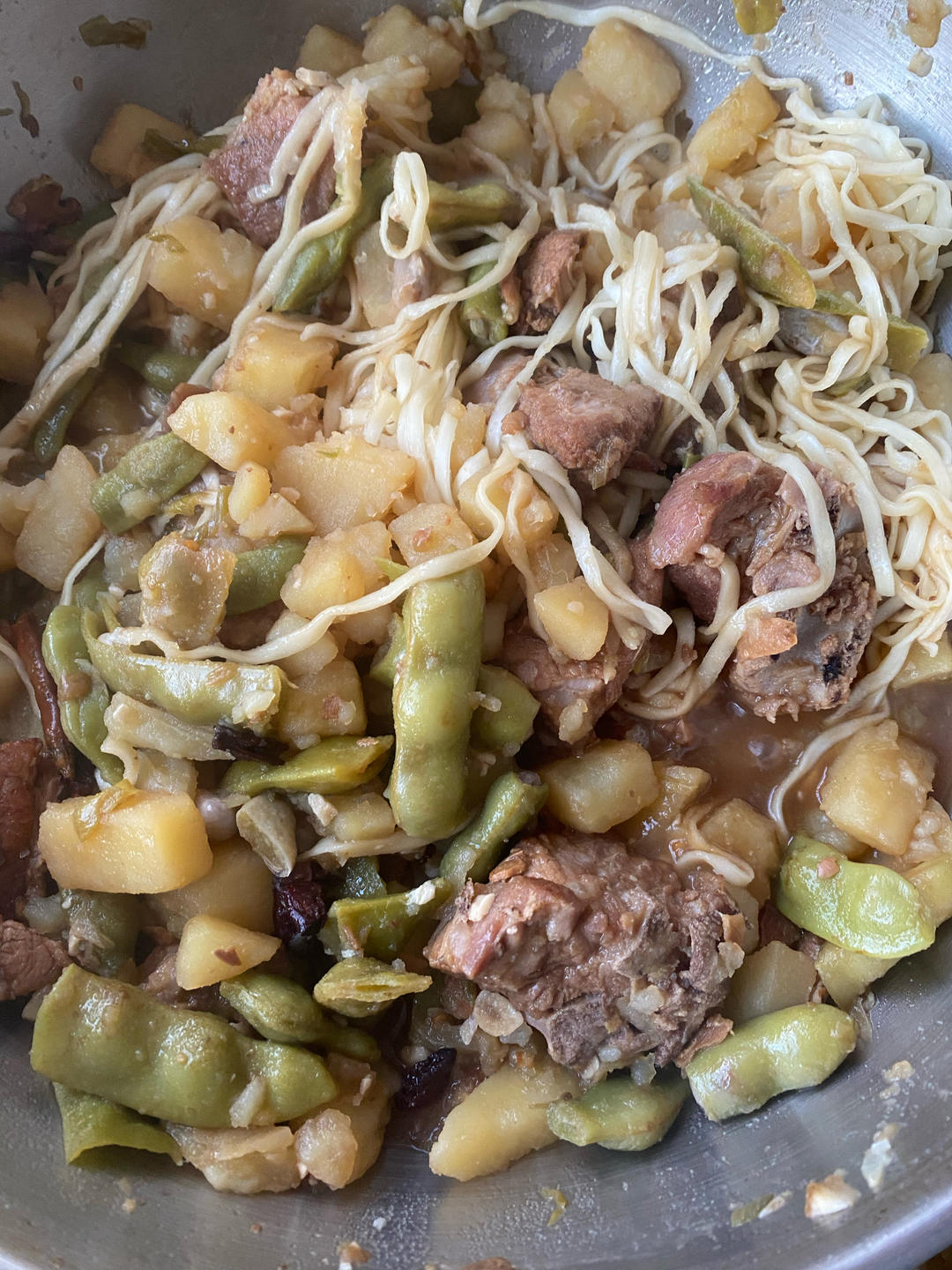 排骨豆角焖面（干、湿两种，这是偏干、劲道的做法）