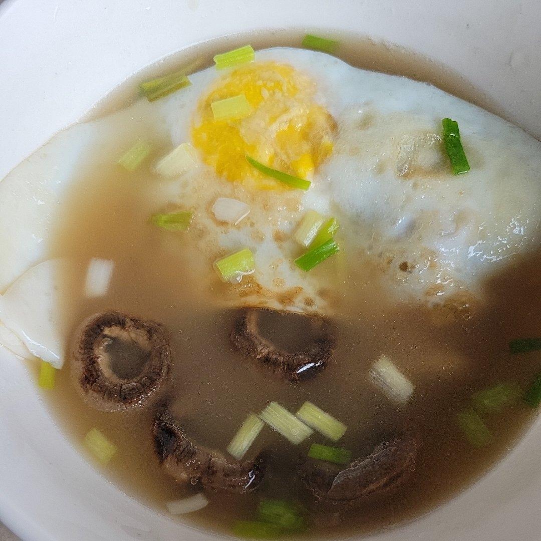 鲜掉眉毛口蘑汤