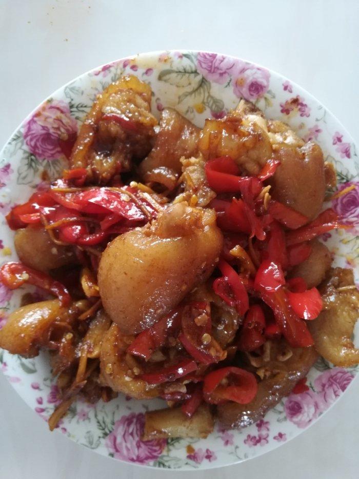 美味的家常菜：红烧猪蹄