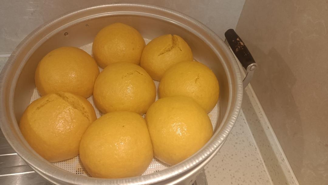 新手也可以--详解如何做出人见人爱、金黄的南瓜馒头