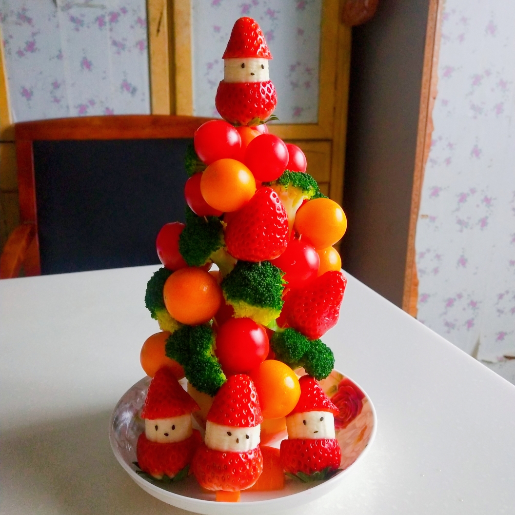 给孩子做的水果圣诞树的做法