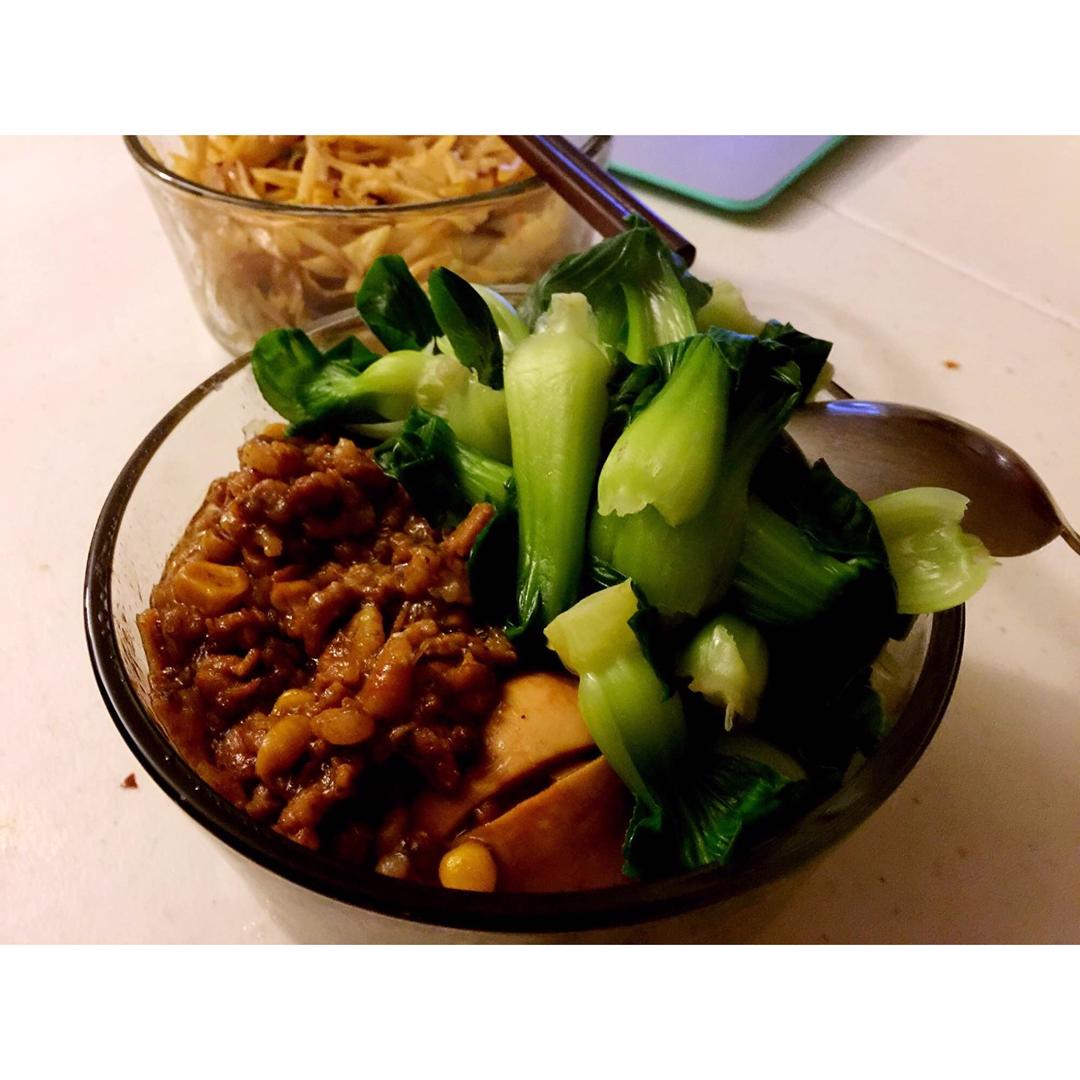 洋葱酥卤肉饭