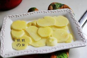 蜜汁五花肉烤土豆的做法 步骤3